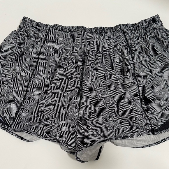 Lululemon Hotty Hot Short limited addition Seawheeze series size 12 tall - Picture 4 of 10